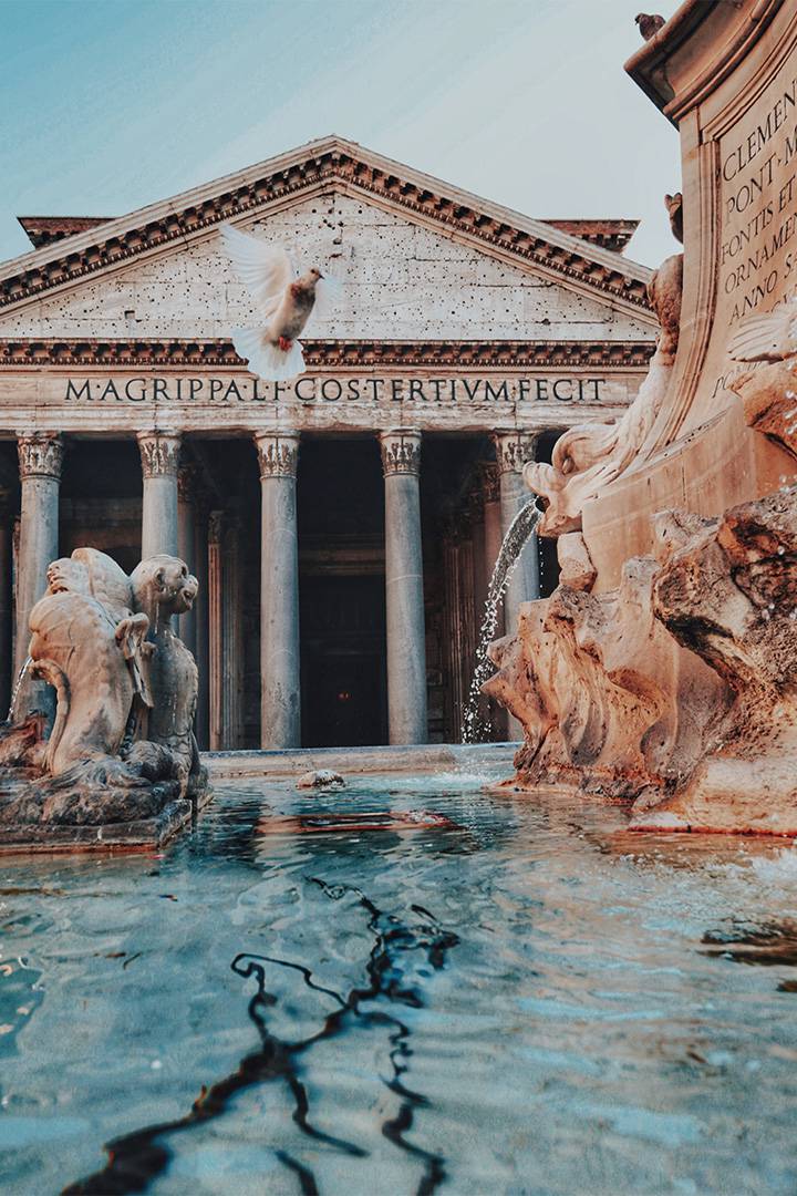 Spagna-Luxury-Rooms-Rome-Pantheon-Vertical-Background-Ara